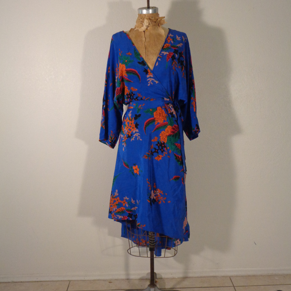 DIANE VON FURSTENBERG WRAP DRESS